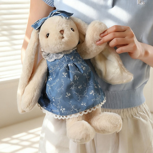 Peluche <span class=keywords><strong>Lapin</strong></span> à Longues Oreilles Personnalisée OEM/ODM - Robe Florale Imprimée Bleue avec Nœud Assorti - Product Image 2