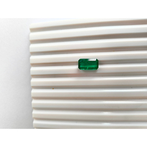 พลอยหลวมทรงแปดเหลี่ยมสีเขียวมรกตสง่างาม 5.03 กะรัต พลอยธรรมชาติสีเขียวพานนาทรงแปดเหลี่ยม - Product Image 5