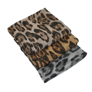 Pañuelo plano de lana para mujer, estilo Baotou, con estampado clásico de leopardo, protección solar, para viajes transfronterizos, de hilo de Bali, para el cabello - Product Image 1
