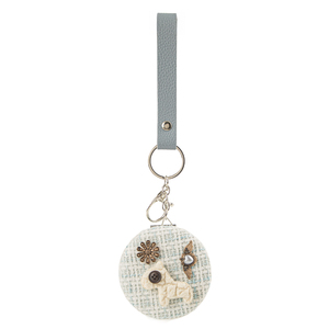 กระจกขนาดกะทัดรัดพับได้ทำจากผ้าที่น่ารักกระจกแต่งหน้าแบบพกพาสองด้านสำหรับเด็กผู้หญิงกระจกพวงกุญแจเดินทางผ้านุ่ม - Product Image 1