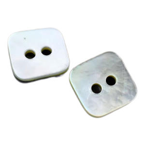 Kancing Bulat Grosir Mutiara Alami 2 Lubang Manik-manik Kancing Ramah Lingkungan Flatback Bentuk Bintang & Hati - Product Image 5