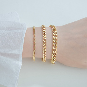 สร้อยข้อมือผู้ชายแบบ Cuban Link ชุบทอง 18k บนสแตนเลสสตีล ดีไซน์ Hip Hop พร้อมการขัดเงา 2 ด้าน - Product Image 5