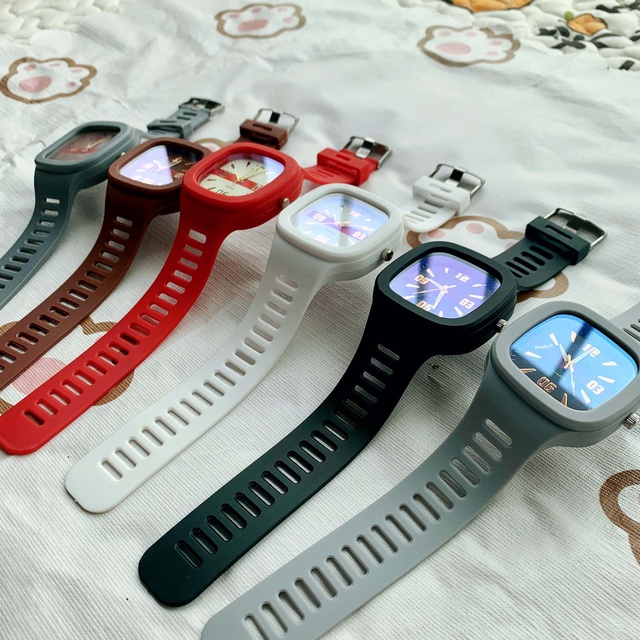 2025 Factory Hot Selling Square Quartz Watch for Men Women Children Teenagers Fashion Large Dial  Watch