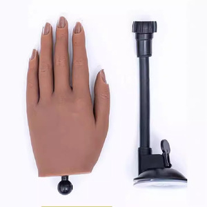 Main prothétique en silicone dans un matériau en silicone pour la pratique de l'art des ongles Outil de simulation de correspondance des mains pour l'entraînement des mains artificielles - Product Image 4