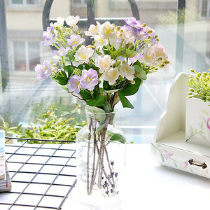 Arreglo de flores de seda mixtas con manzanillas y flores artificiales de manzano para decoración del hogar y bodas - Product Image 2