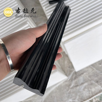 Plinthe, moulure et corniche en marbre noir Nero Marquina