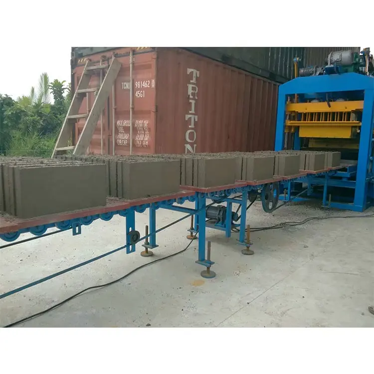 Machine de fabrication de briques avec bande transporteuse Libéria Machine de fabrication de blocs QTJ4-25 à vendre en République dominicaine