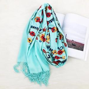 Bellissima <span class=keywords><strong>Sciarpa</strong></span> in <span class=keywords><strong>Cashmere</strong></span> con Ricamo Floreale per Donne, Pashmina con Ricami - Product Image 3