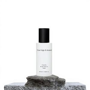 Tónico Hidratante Coreano de Camelia en Formato Líquido con Adenosina y Madecassoside, Mantiene la Humedad Todo el Día para una Apariencia Radiante, para Todo Tipo de Piel - Product Image 1