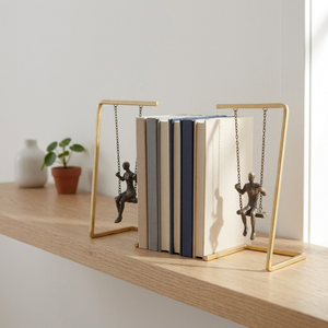 Sujetalibros de Metal con Figuras Oscilantes de Latón AK, Juego de 2, Acabado Negro y Latón, Decorativos para Mesa, Decoración del Hogar - Product Image 3