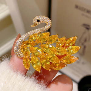Broche de cisne amarillo limón brillante y translúcido súper hermoso para mujer elegancia exquisito abrigo de traje de estilo grande - Product Image 3