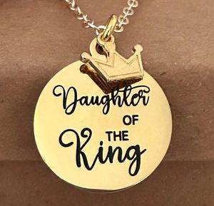Collar de corona de acero inoxidable personalizable Jietao, regalo cristiano personalizado para <span class=keywords><strong>hija</strong></span>, cita, cadena de oro '<span class=keywords><strong>hija</strong></span> <span class=keywords><strong>del</strong></span> <span class=keywords><strong>rey</strong></span>' - Product Image 2