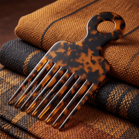 Peigne à dents larges en acétate motif écaille de tortue ambre classique avec boucle de suspension pour cheveux afro 890085