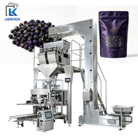 Systèmes de machines industrielles pour l'emballage automatique de sachets préformés de snacks de fruits secs à station unique