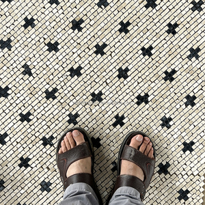 Piastrelle a Mosaico in Marmo con Motivo a Croce Bianco e Nero Classico per Pavimenti Commerciali e Residenziali - Product Image 4