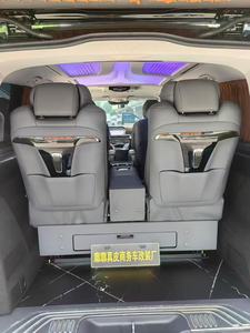 Sofá Cama de Cuero de Lujo Personalizado de 3 Plazas en Dos Tonos, Asiento de Coche para MPV, Furgoneta, Camper, Modificación de RV, Impermeable, con Carga Inalámbrica - Product Image 4