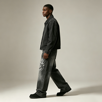 Pantalon en jean noir délavé coupe baggy avec motif totem tourbillonnant en strass brillants, jambe droite, style streetwear oversize