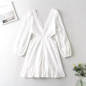 SHENZU เดรสเอวสีขาวสไตล์ฝรั่งเศสสำหรับผู้หญิง, เดรส<span class=keywords><strong>ยาว</strong></span>เปิดคอคอวีดีไซน์เซ็กซี่เปิดเอว - Product Image 2