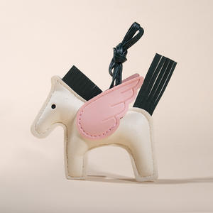 Colgante de Poni de Estilo Moderno y Creativo, Accesorio de Cuero para Interior de Auto, Colgante Acolchado Hecho a Mano en Varios Colores, Pequeño Regalo - Product Image 3