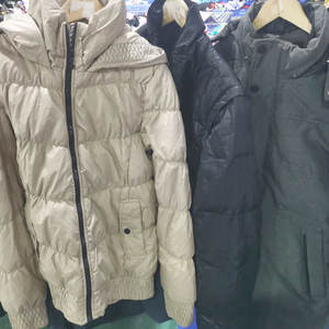 Moda de invierno Chaquetas de plumón Abrigos Abrigo Chaqueta de plumón de <span class=keywords><strong>ganso</strong></span> <span class=keywords><strong>Ropa</strong></span> de segunda mano al por mayor - Product Image 1