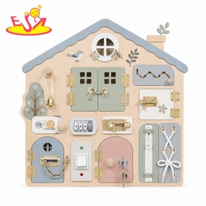Tableau d'activités Montessori en bois « Ma première petite salle de bain » avec clés, loquets, lacets, boutons, cadran de machine à laver et prise W12D990 - Product Image 5