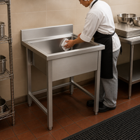 Évier de cuisine commercial en acier inoxydable avec plan de travail indépendant et robinet, table étanche idéale pour les services de restauration