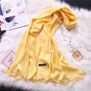 Écharpe en cachemire personnalisée en gros, logo tendance, 200*70 cm, pour femmes, avec pompon, écharpe d'hiver chaude, couleur unie, foulard YHK0058 - Product Image 5