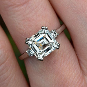 Huitan joyería de lujo Asscher corte imitado Moissanite plateado 3 piedras diamante boda promesa anillos para mujeres - Product Image 2