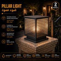 Lampe de poteau extérieure moderne avec diffuseur globe et accent décoratif montagne