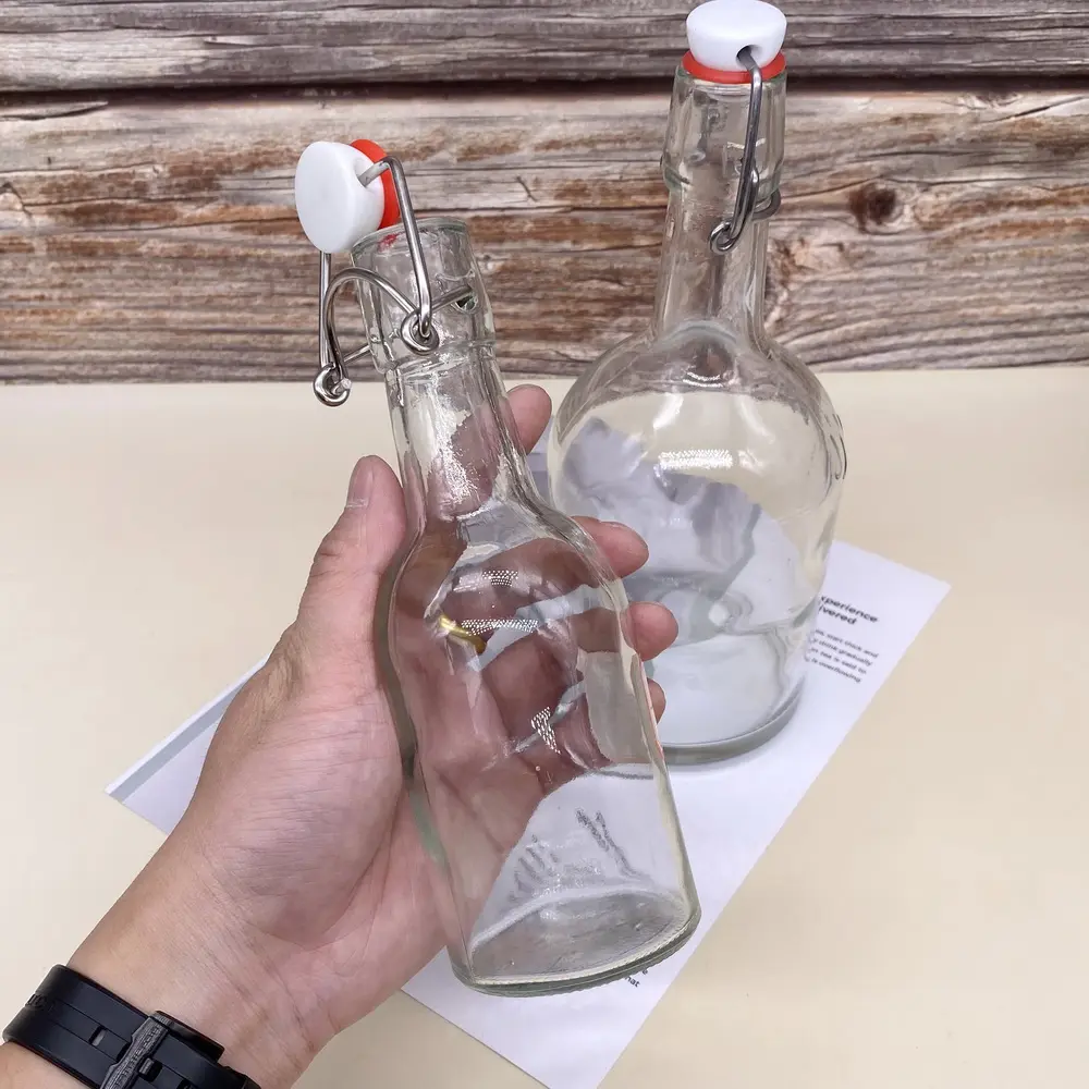 Boş cam salıncak üst şişeler için sıkacağı 250ml 750ml şeffaf cam malzeme ve kilit şık cam ambalaj şişe toplu satış