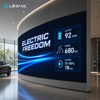 Mur d'écran LED incurvé à pas fin P1.25 pour centre d'expérience des véhicules électriques, à faible réflexion et à service frontal, installation fixe