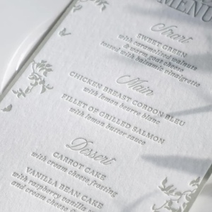 Carte de vœux élégante personnalisée avec bordure florale en relief, design de menu, papier en coton pour la décoration de la table de mariage - Product Image 3