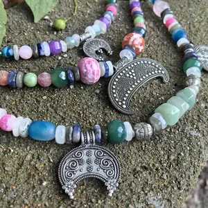 Collier de perles vertes superposées à 3 rangs, style classique, inspiré de la culture slavie, avec pendentif en bronze, bijoux tribaux, bijoux ethniques, cadeau pour elle - Product Image 4