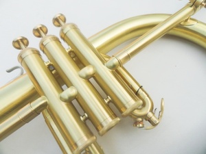 Flugelhorn professionnel en laiton, tonalité BB, finition laquée or, design vintage brossé mat, pistons en Monel, trompette flugelhorn - Product Image 5