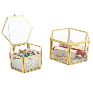 Caja de Vidrio Hexagonal Dorada Minimalista, Organizador de Joyas Geométrico, Exhibidor de Adornos Transparente, Decoración Estética para el Hogar, Caja de Almacenamiento para Tocador - Product Image 1
