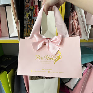 Bolsas de Compra de Papel Rosa Premium - Empaque de Marca con Impresión en Dorado para Venta al por Menor y Regalos - Product Image 5