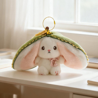 Schattig transformeerbaar fruitkonijn knuffel, zacht en pluizig, ideaal als tasbedel, cadeau en voor dagelijkse stressverlichting.