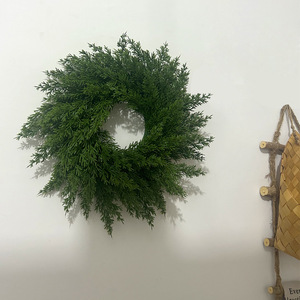Guirnalda artificial de pino y ciprés, planta verde artificial para colgar en la pared, decoración navideña para la puerta del hogar. - Product Image 2