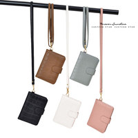 Porte-passeport en cuir végétalien avec crochet Organisateur Couverture de passeport avec porte-carte magnétique et sangle de cou