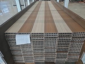 Panneaux de terrasse en WPC à grain de <span class=keywords><strong>bois</strong></span> naturel co-extrudé en gros, terrasse moderne en <span class=keywords><strong>bois</strong></span>-plastique composite lisse pour l'extérieur - Product Image 4