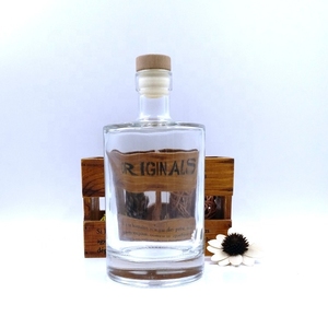 LLG Emballage de vodka fantaisie au design personnalisé 500ml 16oz Bouteille de gin en verre vide avec dessus en bois - Product Image 1