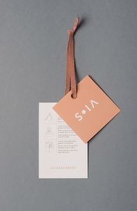 Etiquetas de ropa ecológicas impresas a medida con logotipos en relieve son una opción sostenible para calzado y equipaje. - Product Image 4