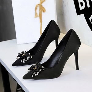 Zapatos de Tacón Elegantes con Cristales y Flores, Punta en Pico, Zapatos de Novia para Vestido de Boda - Product Image 3