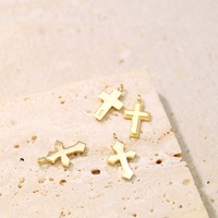 Pendentif Croix Religieuse Minimaliste en Or 9 carats pour la Fabrication de Bijoux Permanents – Vente en Gros