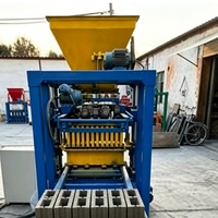 Machine portable de fabrication de briques en ciment, type à vibration et compactage, pour la production de blocs de béton emboîtables et creux