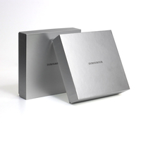 Boîte cadeau rigide en carton argenté brillant recyclable de qualité supérieure, personnalisée, à deux pièces, avec couvercle amovible et logo en relief métallisé