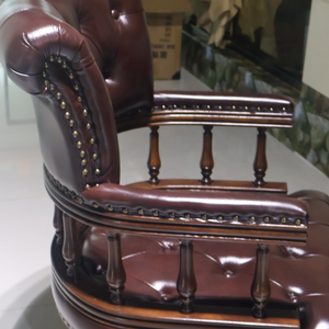 <span class=keywords><strong>Poltrona</strong></span> Direzionale Contemporanea in <span class=keywords><strong>Pelle</strong></span> Completamente Imbottita Marrone con Gambe in Legno Girevole per <span class=keywords><strong>Ufficio</strong></span> e Casa - Product Image 5