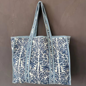 Bolso de Mano Acolchado de Algodón con Estampado de Bloques, Sostenible, para Compras, Trabajo, Viajes, Salidas Informales - Product Image 1