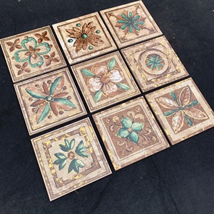 Carrelage mural décoratif vintage en céramique à motif floral rétro avec incrustation dorée pour crédence de cuisine et accent de salle de bain - Product Image 3