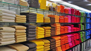 Best <b>Bath</b> <b>Towels</b> 100% Carded Cotton Plain Pattern Highest Selling Customized <b>Bath</b> <b>Towel</b> in India - Product Image 2